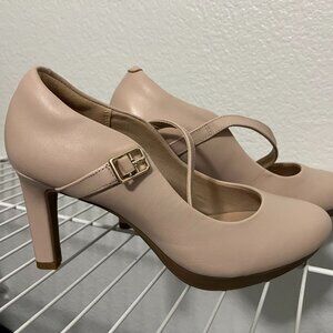 CLARKS ~ Ambyr Shine Pump in Dusty Rose / Almond Toe Mary Jane / Size 7.5M